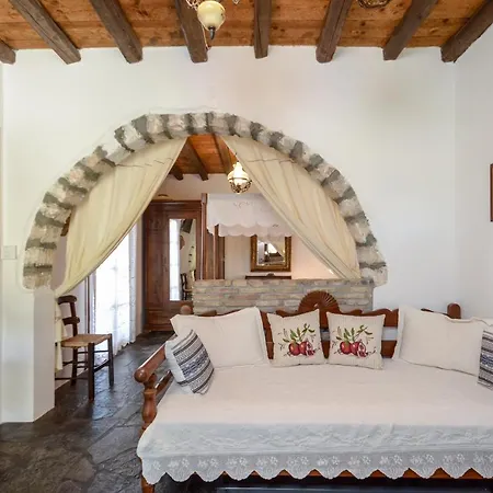 Naxos Filoxenia Галини